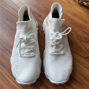 Women’s White Knit Lace-Up Sneakers slip on sz 11